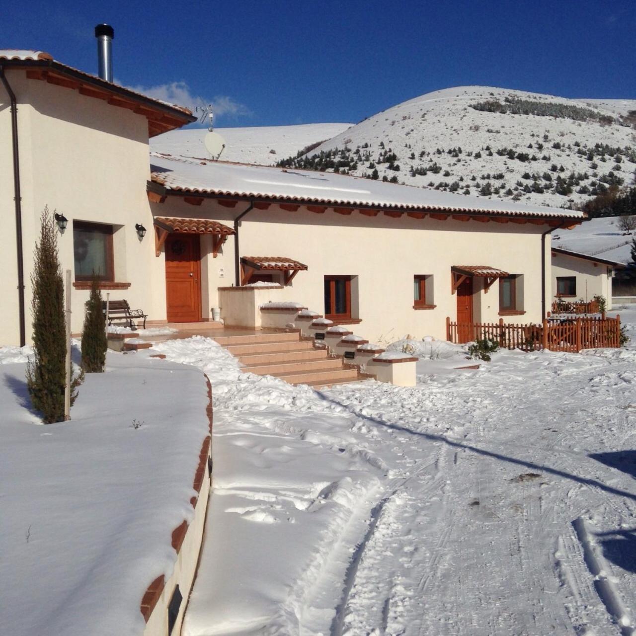 Bed and Breakfast La Collina Di Peppino Trasacco Habitación foto