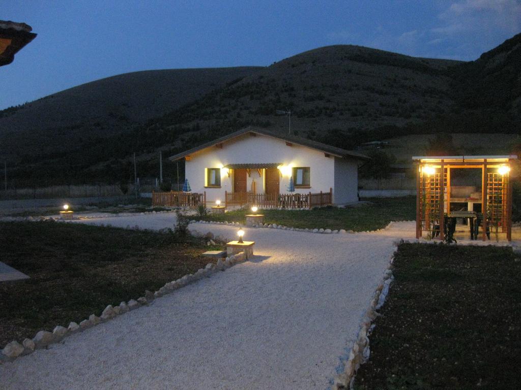 Bed and Breakfast La Collina Di Peppino Trasacco Exterior foto