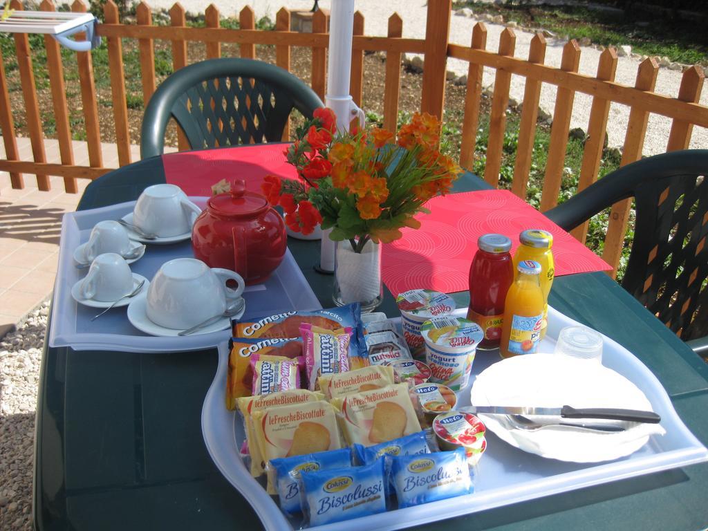 Bed and Breakfast La Collina Di Peppino Trasacco Exterior foto