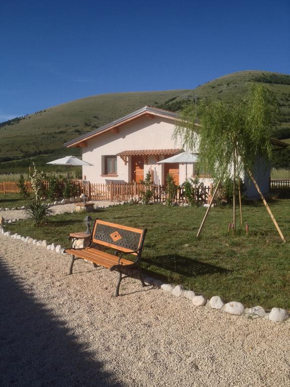 Bed and Breakfast La Collina Di Peppino Trasacco Exterior foto